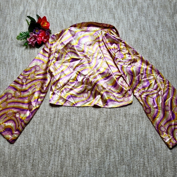 Satin retro floral tie-front long bell sleeve collared crop top - Picture 6 of 6